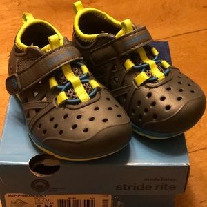 Stride Rite Made 2 Play Phibian Sneaker sandal 5M